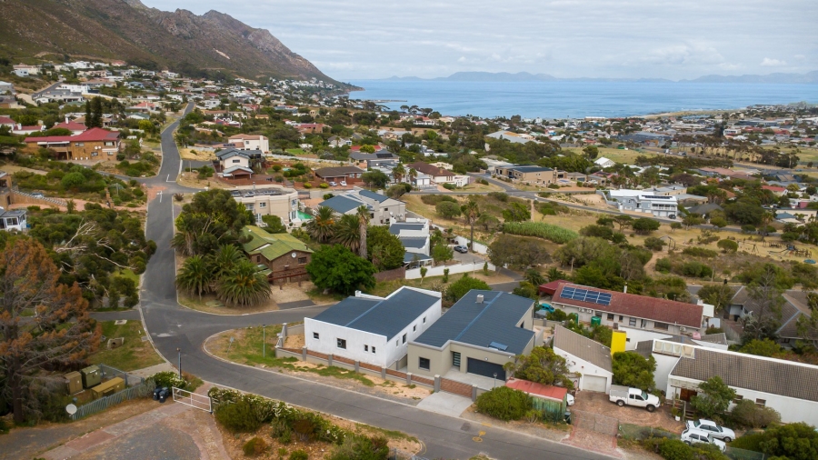 3 Bedroom Property for Sale in Mountainside Western Cape